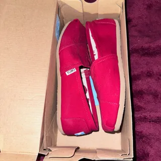 Photo of Ladies size 8 Toms slide on