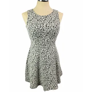 Photo of 8 Divided by H&M Junior Women's Ponte Knit Black White Floral Fit & Flare Dress