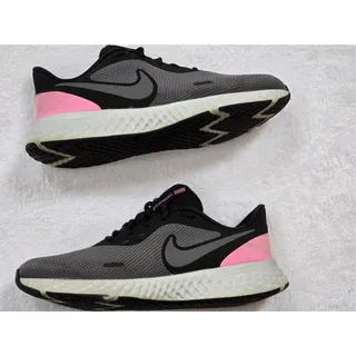 Photo of Nike Womens Revolution Running Shoes Black Pink Size 10 BQ6715-004