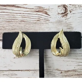 Photo of Vintage Clip On Earrings Gold Tone Swoosh Lines & Dots Design