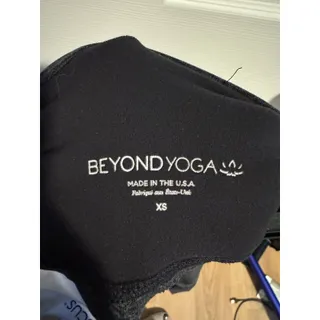 Photo of Beyond Yoga Heathered Gray Super Soft Size XS Leggings