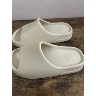 Photo of Men’s Size 11 Adidas Yeezy Bone Slide