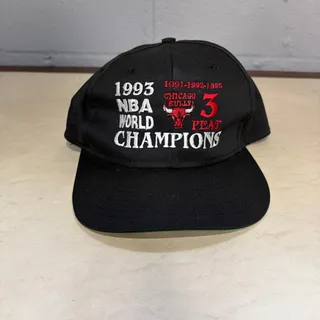 Photo of Vintage Chicago Bulls Hat 1990s Snapback NBA World Champions 3 Peat 1993 Black