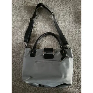 Photo of Kelly Moore Saratoga camera bag