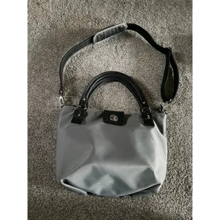 Photo of Kelly Moore Saratoga camera bag