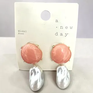 Photo of A new day earrings hanging pearls pink stud
