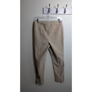 Photo of Chico's Women's Capri Pants Size 1R