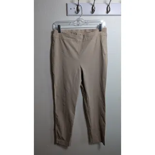 Photo of Chico's Women's Capri Pants Size 1R
