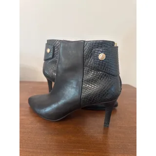 Photo of Cole Haan Signature Claremont Shooties Goth Preppy Black Leather Booties Size 8