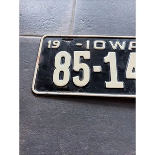 Photo of 1952 Iowa license plate 85-1460 - Story County, IA