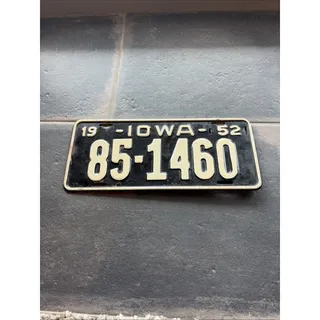 Photo of 1952 Iowa license plate 85-1460 - Story County, IA