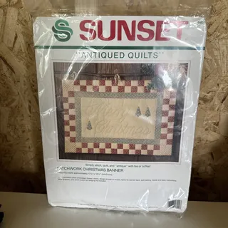 Photo of Vtg 1989 Sunset “Antiqued Quilts”, Patchwork Christmas Banner Kit