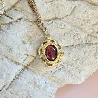 Photo of VTG 1980s Gold-Tone Curb Link Chain & Oval Faux Garnet Framed Pendant Necklace