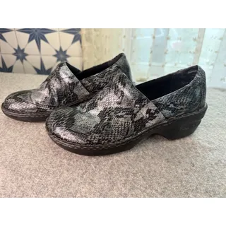 Photo of b.o.c. Born Concept Womens 8.5 Snakeskin Print Clogs M/W C45780 Grey Black Shoes