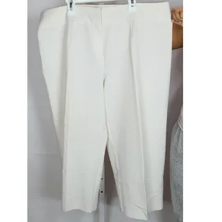 Photo of Ashley Stewart White Bermuda Shorts Size 16WA