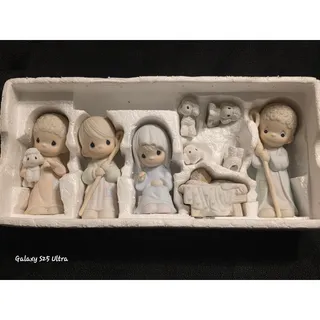 Photo of Precious Moments Nativity Set 1986 Come Let Us Adore Him – Read Details