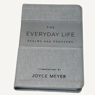 Photo of Joyce Meyer - The Everyday Life: Psalms & Proverbs (LeatherLuxe, 2020)