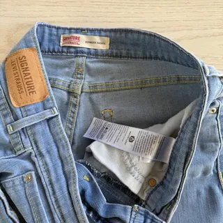 Photo of Levi's Strauss Women's Light Blue Mid Rise Bermuda Shorts Size 6