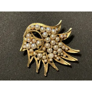 Photo of Gold Tone Cluster of Faux Pearls Brooch (missing 1 pearl)