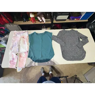 Photo of Lot of 12 Pieces Of Women’s Clothing-Sized XS/S-Mixed Brands-Blouses,Shirts,ETC