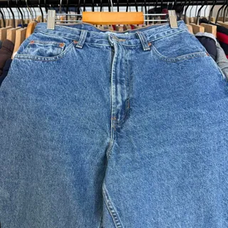 Photo of Vintage 2001 Women’s Gap Classic Fit Jeans Blue