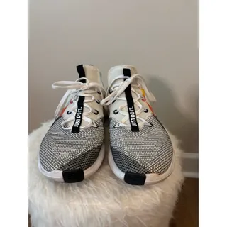 Photo of Nike Free TR 8 Laser Fuchsia training shoes women’s size 10