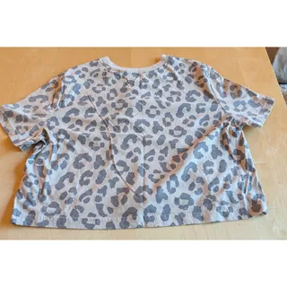 Photo of 🧨Women's Large Colsie Crop Tee