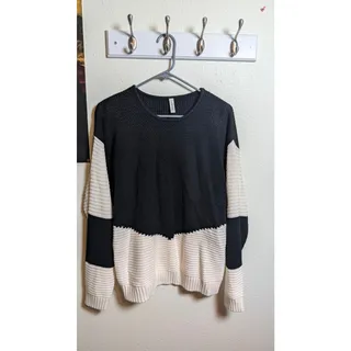 Photo of Dokotoo Women's Knit Sweater Size XL