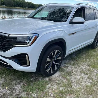 Photo of 2025 Volkswagen Atlas 2.0T SEL Premium R-Line