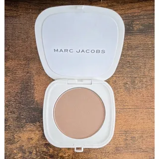 Photo of Marc Jacobs O!mega Bronze Pressed Powder Bronzer Coconut Tan-tastic 104