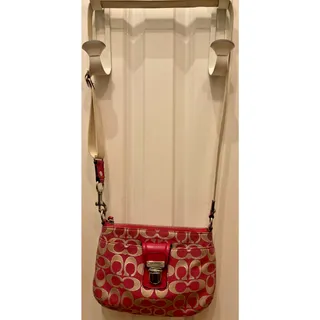 Photo of 🌸 Coach Poppy Signature Swingpack Crossbody Bag 🌸