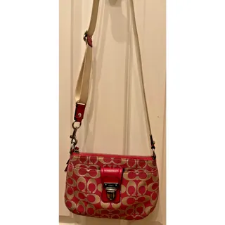 Photo of 🌸 Coach Poppy Signature Swingpack Crossbody Bag 🌸