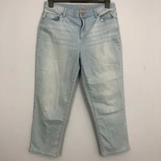 Photo of Chicos Platinum Crop Jeans Womens 1.5 (US 10) Light Wash Denim High Rise Casual