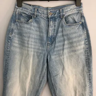 Photo of American Eagle Mom Jeans Womens 8 Light Wash Blue Denim High Rise Distressed