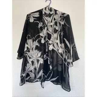 Photo of Women’s Travel Elements Top Lightweight Sz Small Black/White Floral 3/4 Slv