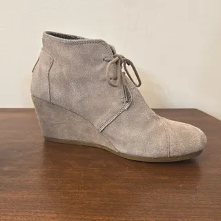 Photo of Toms Desert Gray Suede Wedge Boho Cottage Booties Size 10
