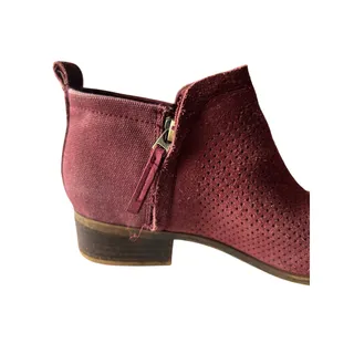Photo of Tom’s burgundy Deia side zipper ankle boots size 7