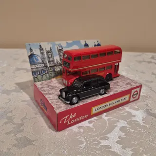 Photo of The Oxford Diecast 1:76 Scale London Bus and Taxi Gift Set (Model LD004)
