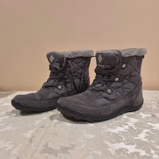 Photo of Columbia Minx Shorty Omni-Heat Women's Waterproof Winter Boot Size 8.5