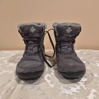 Photo of Columbia Minx Shorty Omni-Heat Women's Waterproof Winter Boot Size 8.5