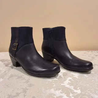 Photo of Clarks Ingalls Dover Womens Navy Leather Buckle Zip Heeled Ankle Boots Size 7.5N