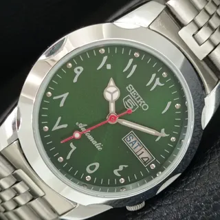 Photo of Vintage 1975 Seiko Automatic Mens Silver Watch W/daydate & White accents
