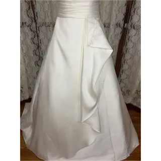 Photo of Spectacular New Bespoke Vietnamese Designer Asoen Bridal Wedding Gown & Veil