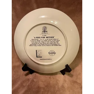 Photo of Knowles Limited Edition 1981 Collector's Plate- "A Kiss For Mother"