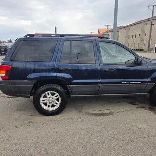 Photo of 2004 Jeep Grand Cherolee Laredo
