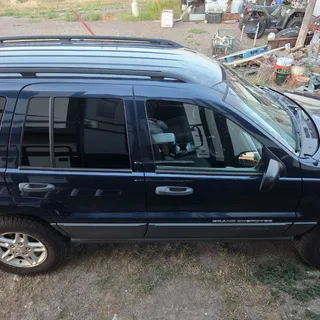 Photo of 2004 Jeep Grand Cherolee Laredo